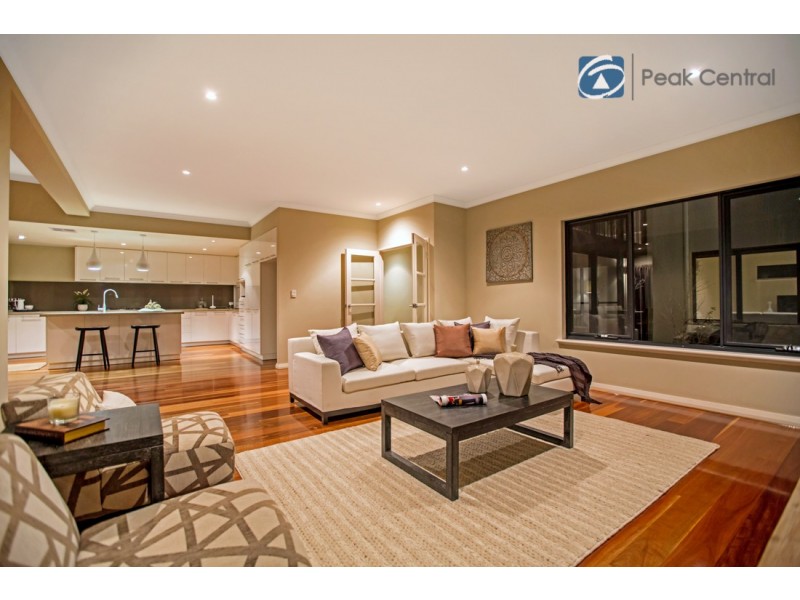 26 Lucretia Circle, North Coogee WA 6163