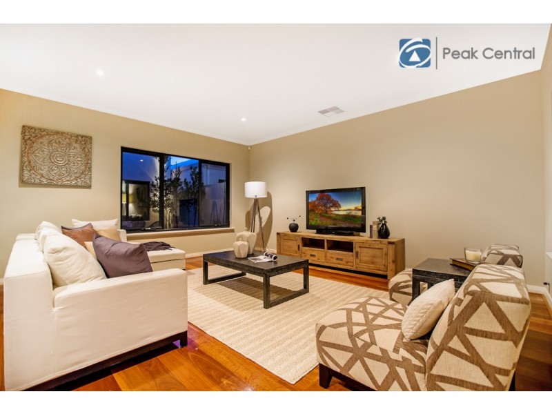 26 Lucretia Circle, North Coogee WA 6163