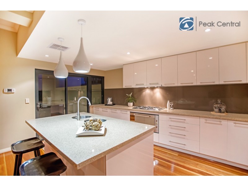 26 Lucretia Circle, North Coogee WA 6163