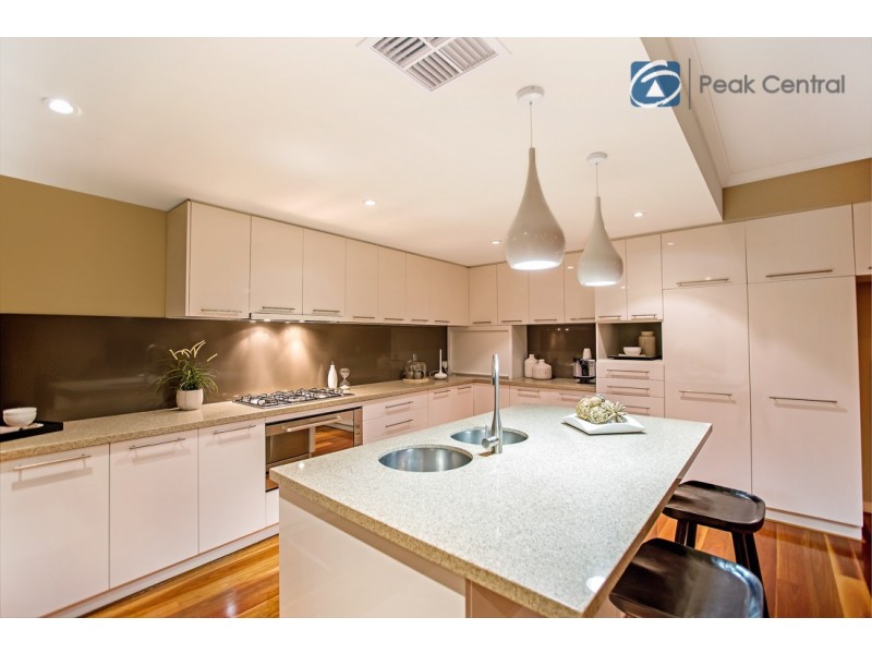 26 Lucretia Circle, North Coogee WA 6163