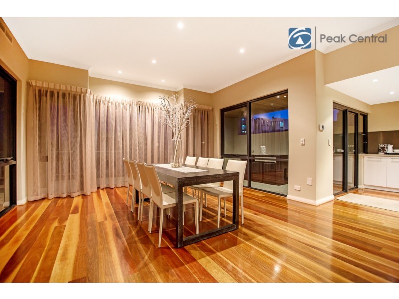 26 Lucretia Circle, North Coogee WA 6163