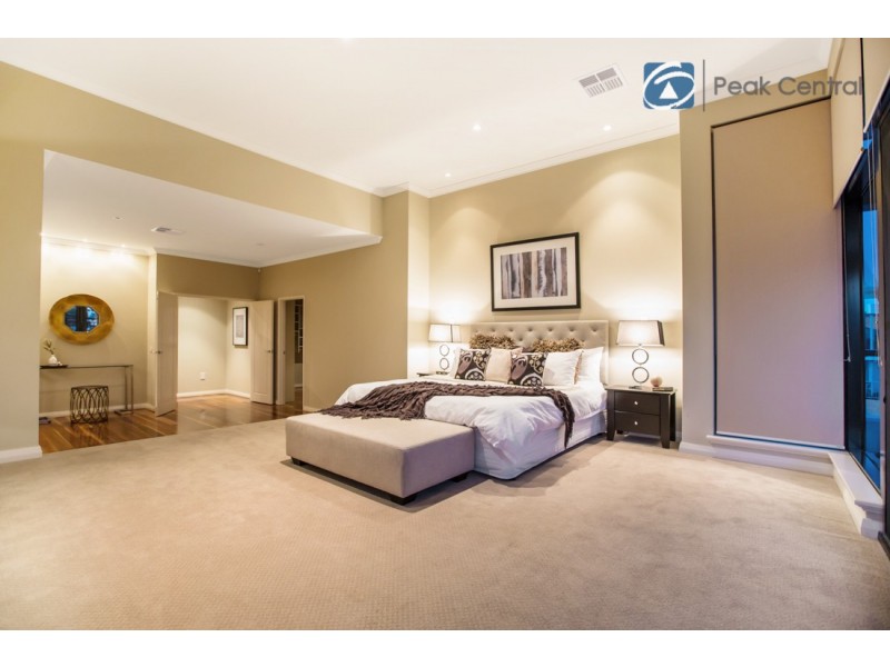 26 Lucretia Circle, North Coogee WA 6163