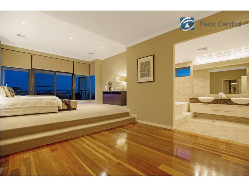 26 Lucretia Circle, North Coogee WA 6163