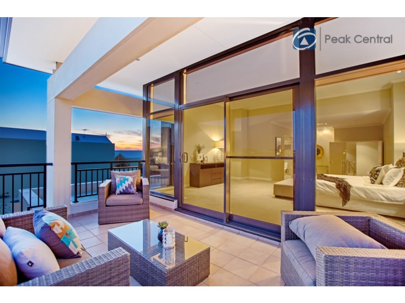 26 Lucretia Circle, North Coogee WA 6163