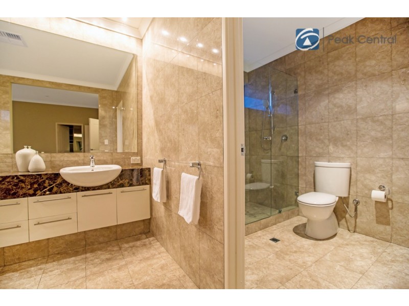 26 Lucretia Circle, North Coogee WA 6163