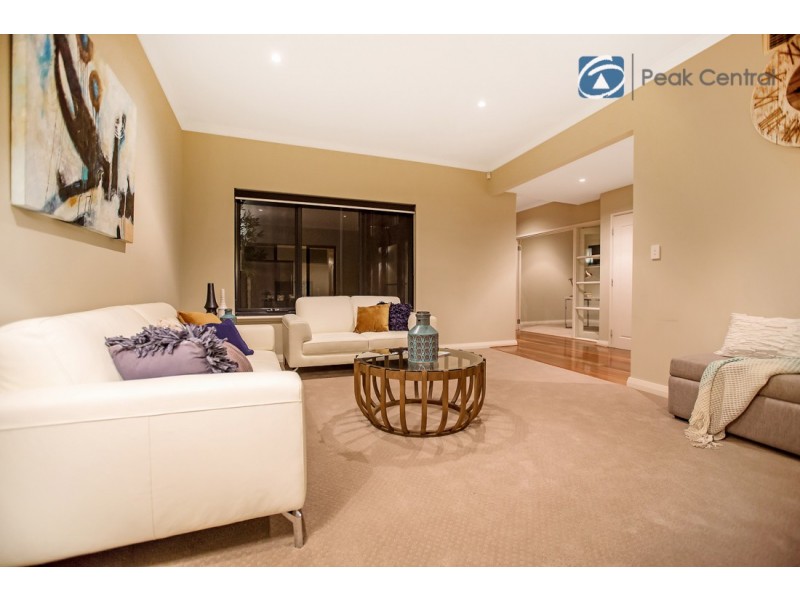 26 Lucretia Circle, North Coogee WA 6163