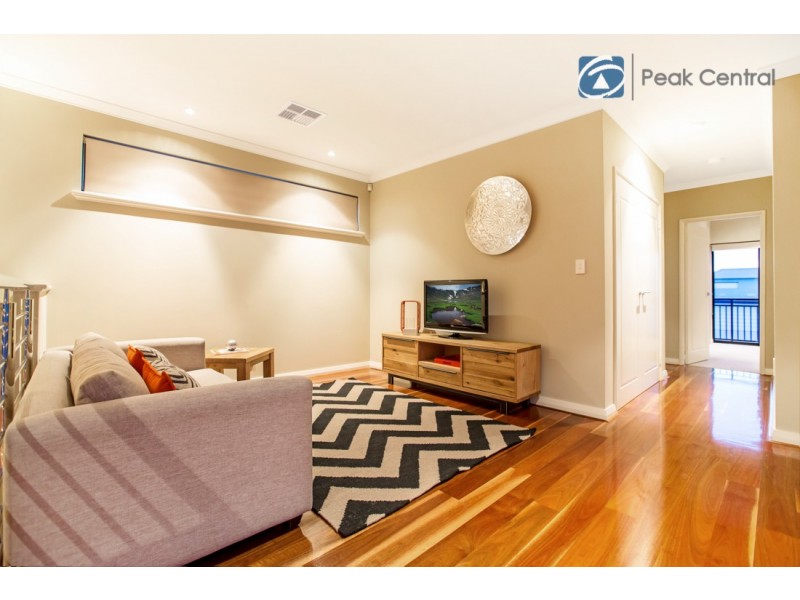 26 Lucretia Circle, North Coogee WA 6163