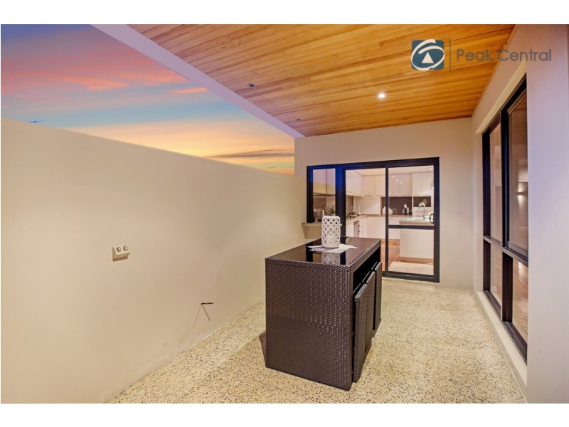 26 Lucretia Circle, North Coogee WA 6163