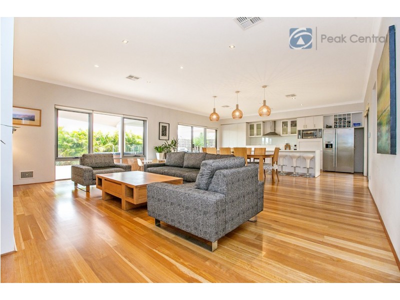 12 Araluen Bend, Aubin Grove WA 6164