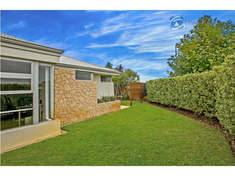 12 Araluen Bend, Aubin Grove WA 6164