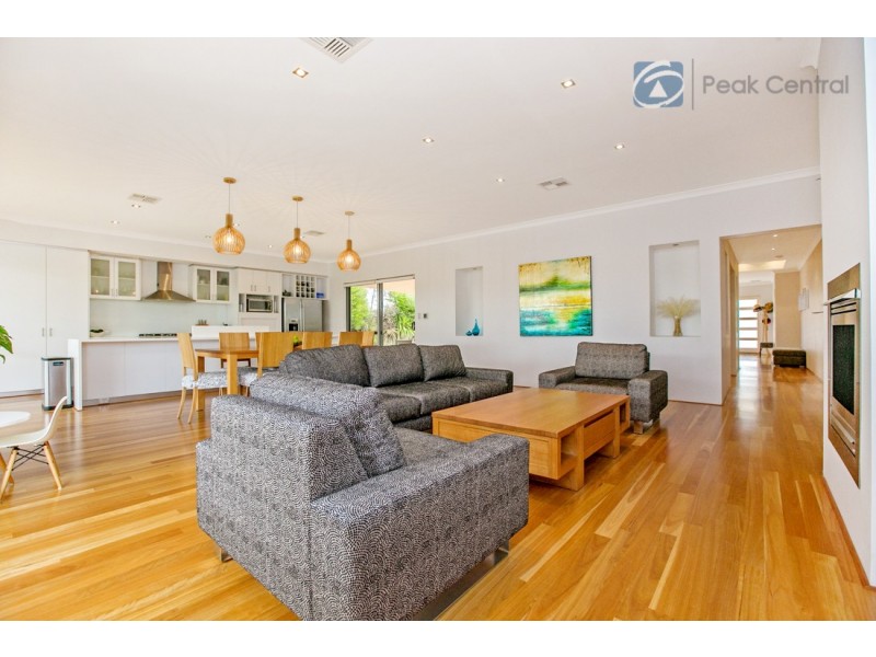 12 Araluen Bend, Aubin Grove WA 6164