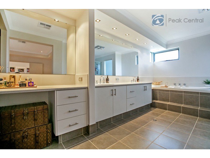 12 Araluen Bend, Aubin Grove WA 6164