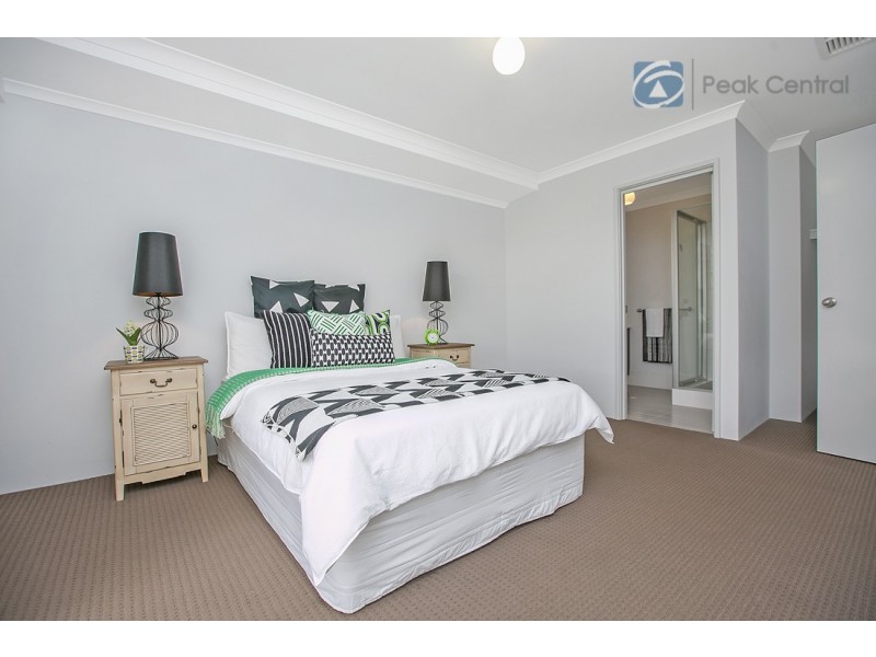 8 Ewens Pass, Wandi WA 6167