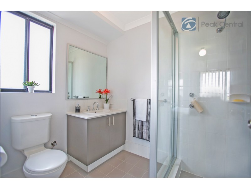 8 Ewens Pass, Wandi WA 6167