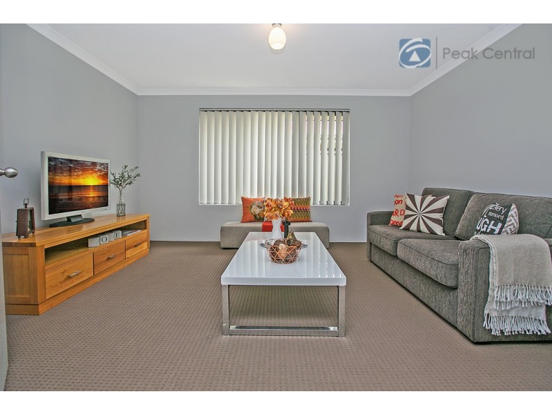 8 Ewens Pass, Wandi WA 6167