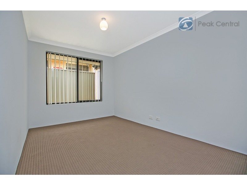 8 Ewens Pass, Wandi WA 6167