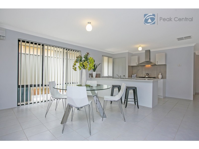 8 Ewens Pass, Wandi WA 6167