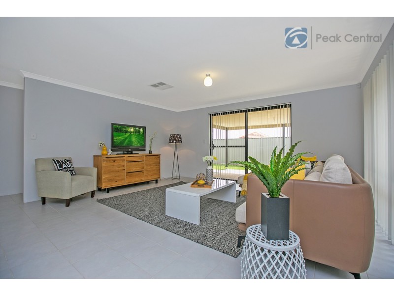 8 Ewens Pass, Wandi WA 6167