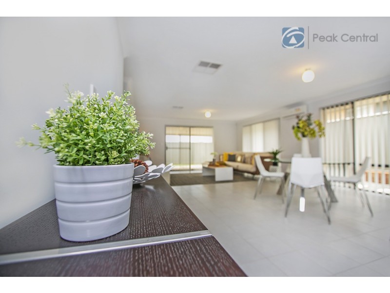 8 Ewens Pass, Wandi WA 6167