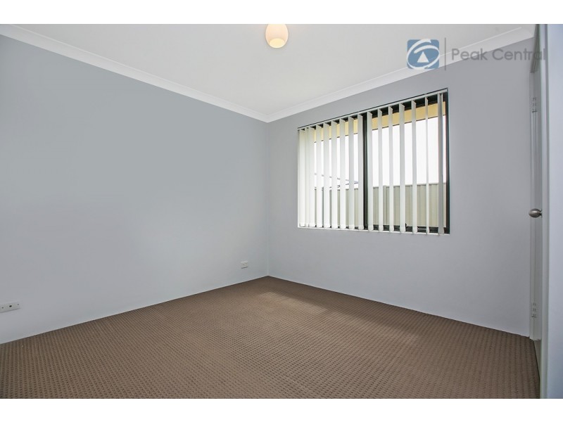 8 Ewens Pass, Wandi WA 6167