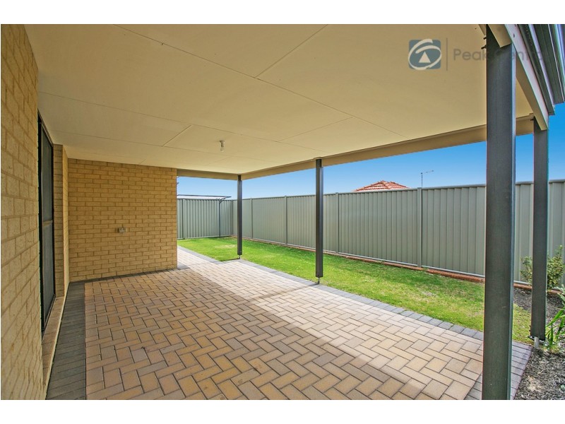 8 Ewens Pass, Wandi WA 6167