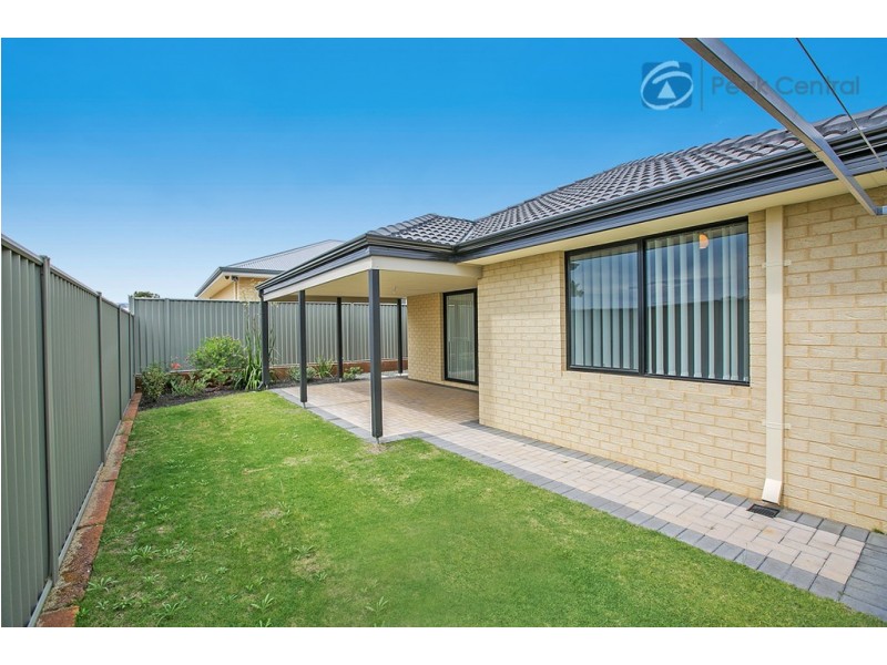8 Ewens Pass, Wandi WA 6167