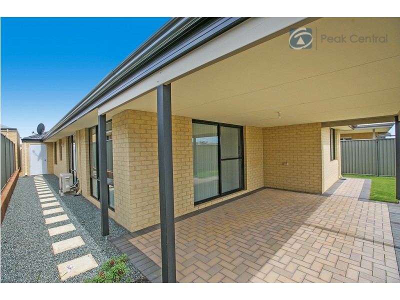 8 Ewens Pass, Wandi WA 6167