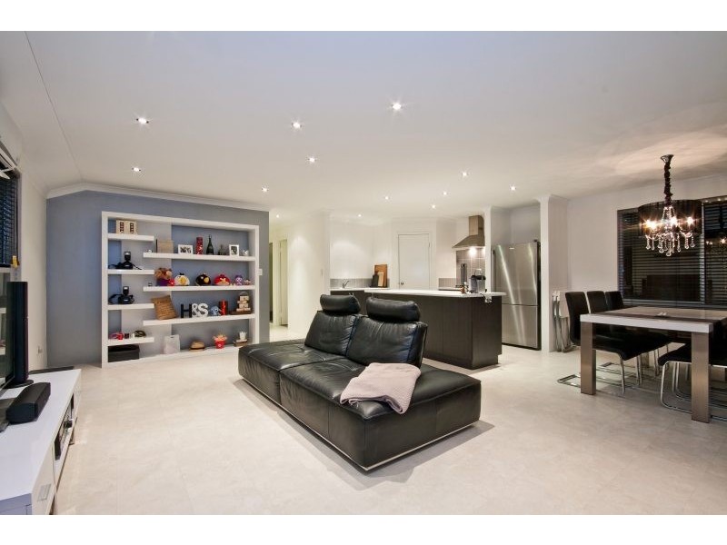 11 Timms Lane, Hammond Park WA 6164