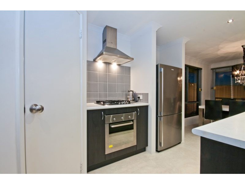 11 Timms Lane, Hammond Park WA 6164