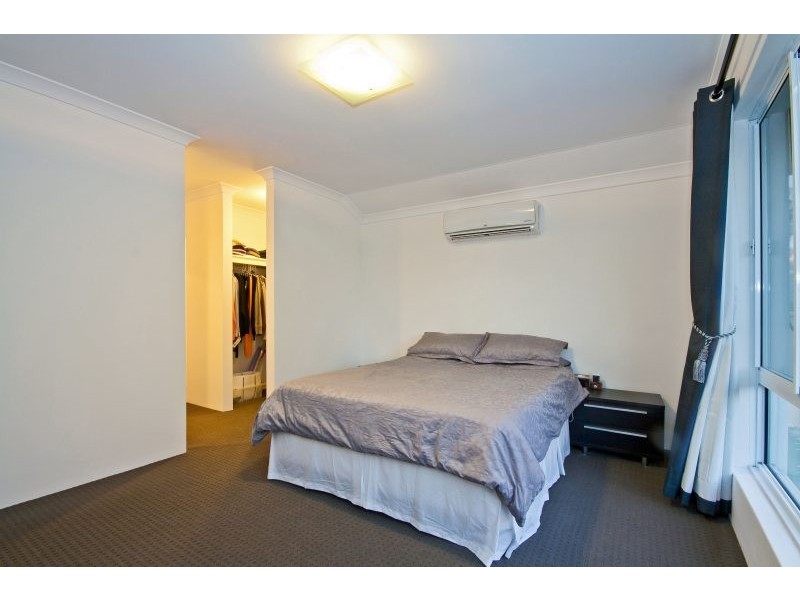 11 Timms Lane, Hammond Park WA 6164