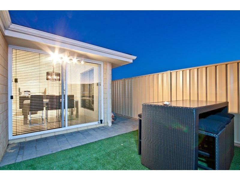 11 Timms Lane, Hammond Park WA 6164