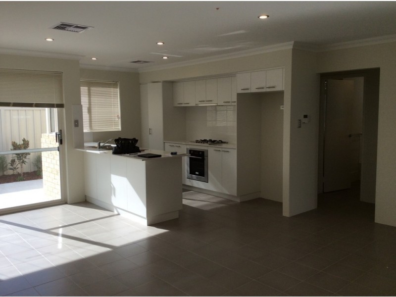 25 Barfield Road, Hammond Park WA 6164