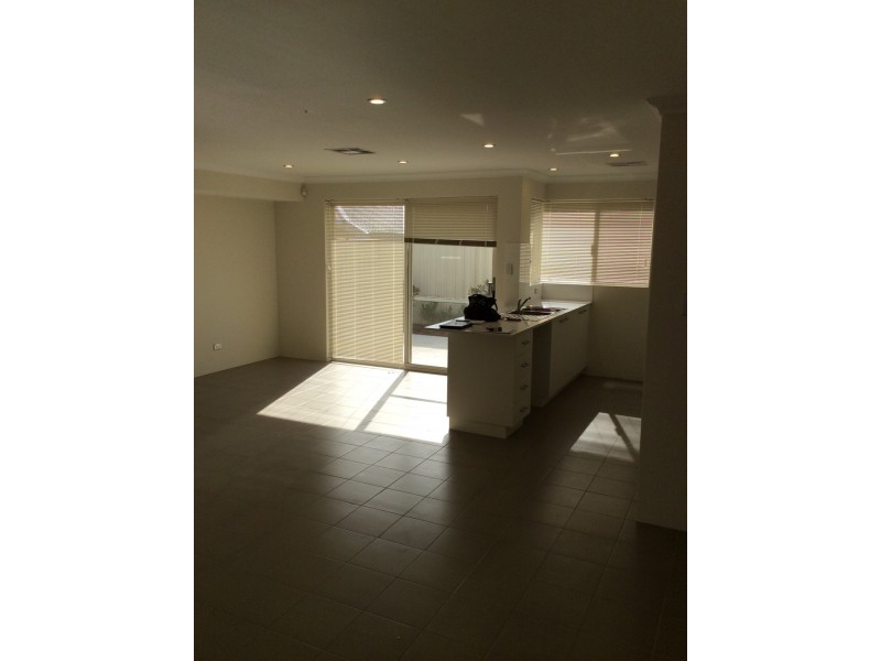 25 Barfield Road, Hammond Park WA 6164