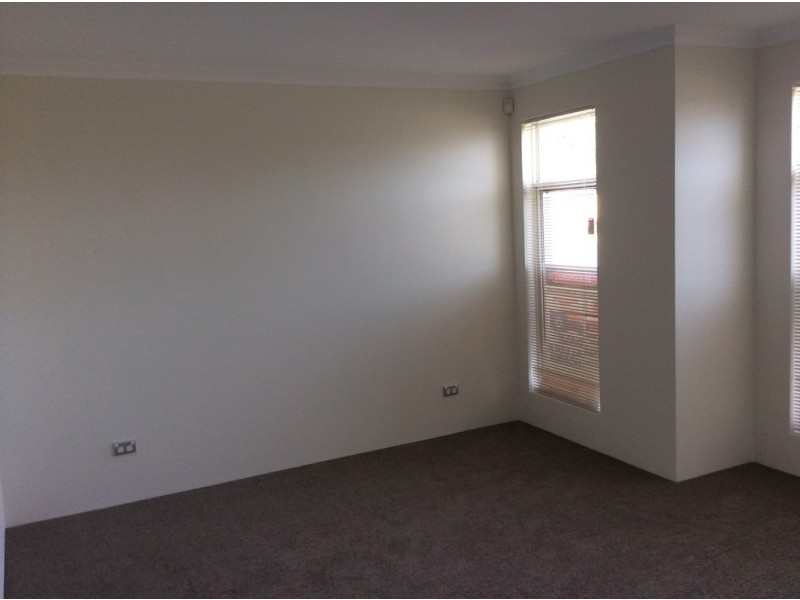 25 Barfield Road, Hammond Park WA 6164