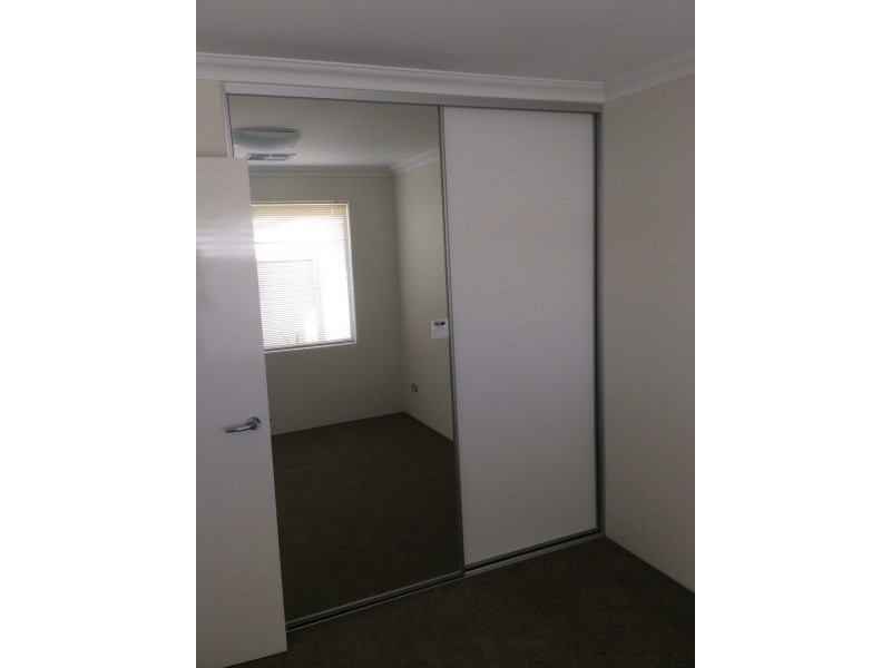 25 Barfield Road, Hammond Park WA 6164