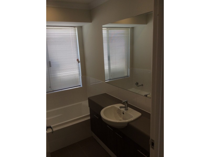 25 Barfield Road, Hammond Park WA 6164