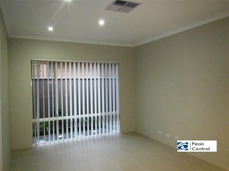 11 Recess Parkway, Coolbellup WA 6163