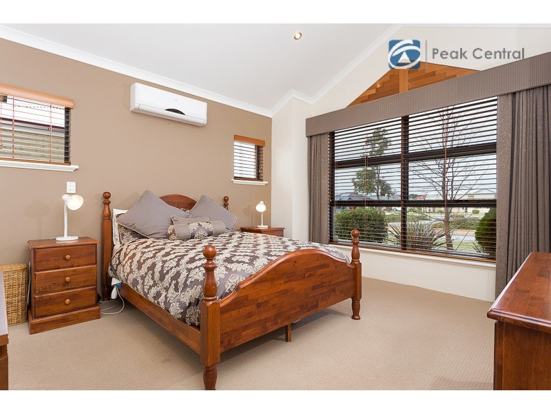 4 Zodiac Loop, Atwell WA 6164