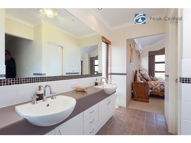 4 Zodiac Loop, Atwell WA 6164
