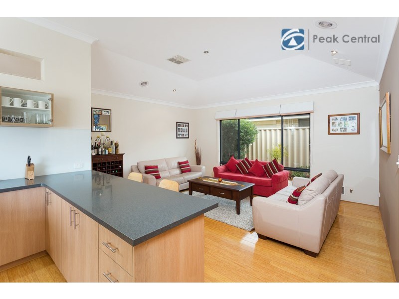 4 Zodiac Loop, Atwell WA 6164