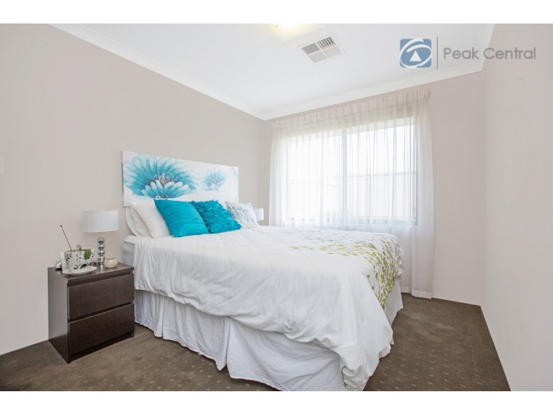 20 Johnsonia Bend, Hammond Park WA 6164
