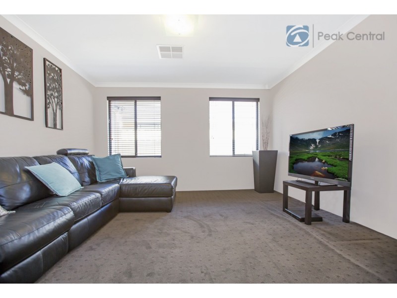 20 Johnsonia Bend, Hammond Park WA 6164