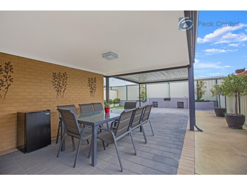 20 Johnsonia Bend, Hammond Park WA 6164