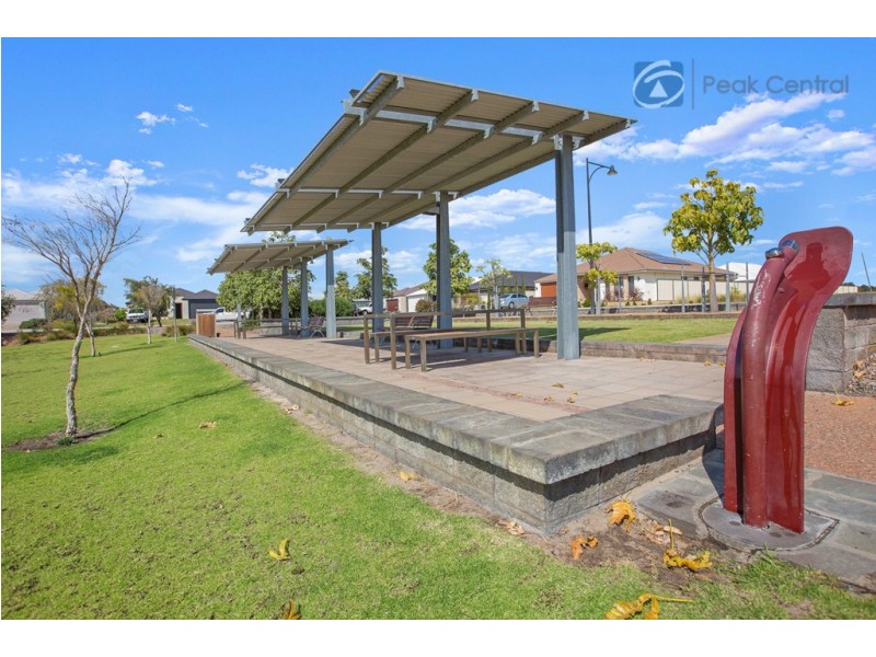 20 Johnsonia Bend, Hammond Park WA 6164