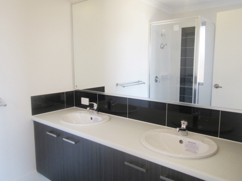 23 Peridot Pass, Wellard WA 6170