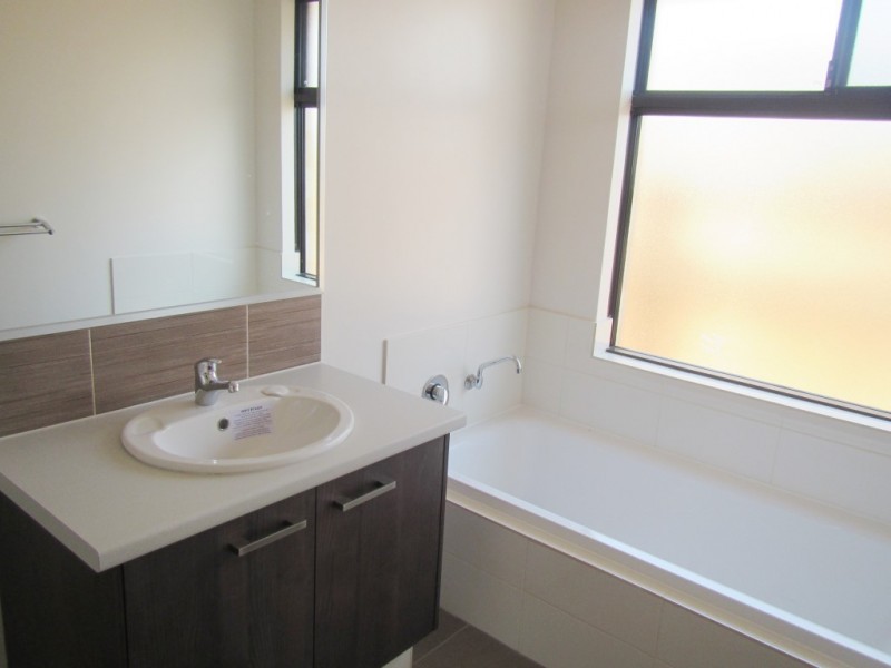 23 Peridot Pass, Wellard WA 6170