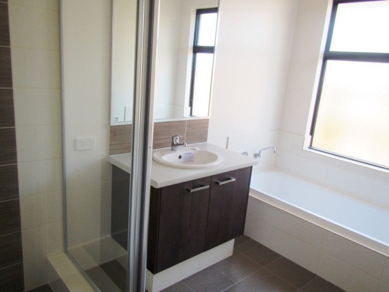 23 Peridot Pass, Wellard WA 6170