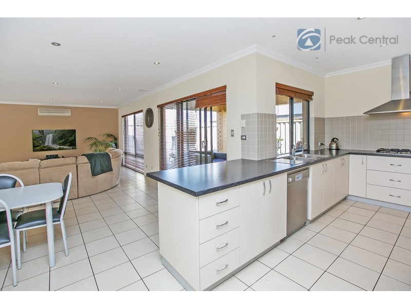 6A Ritchie Way, Cloverdale WA 6105