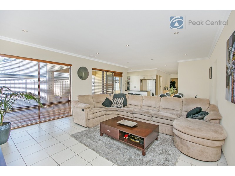 6A Ritchie Way, Cloverdale WA 6105