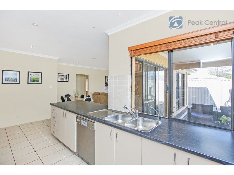 6A Ritchie Way, Cloverdale WA 6105